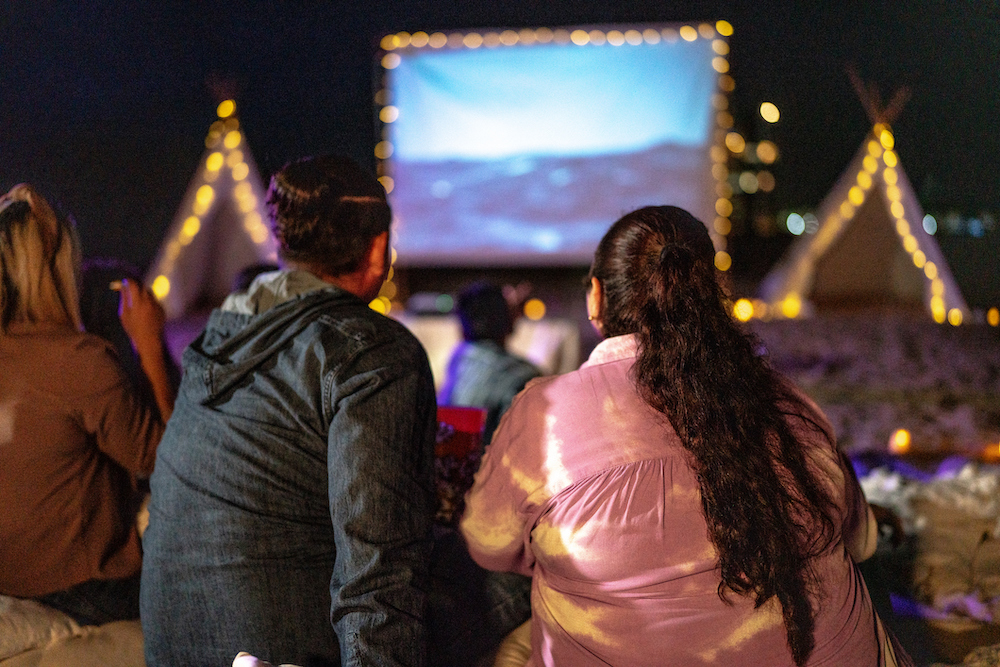 outdoor christmas movie polar express baytowne wharf