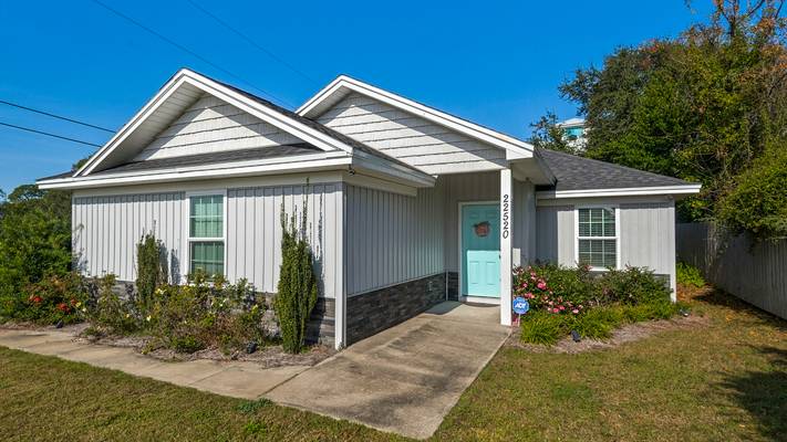 The exterior of the rental, Sandy Teauxs. 